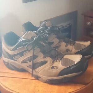 Men's Hi Tec  Waterproof Athletic Tennis shoes size 10M.